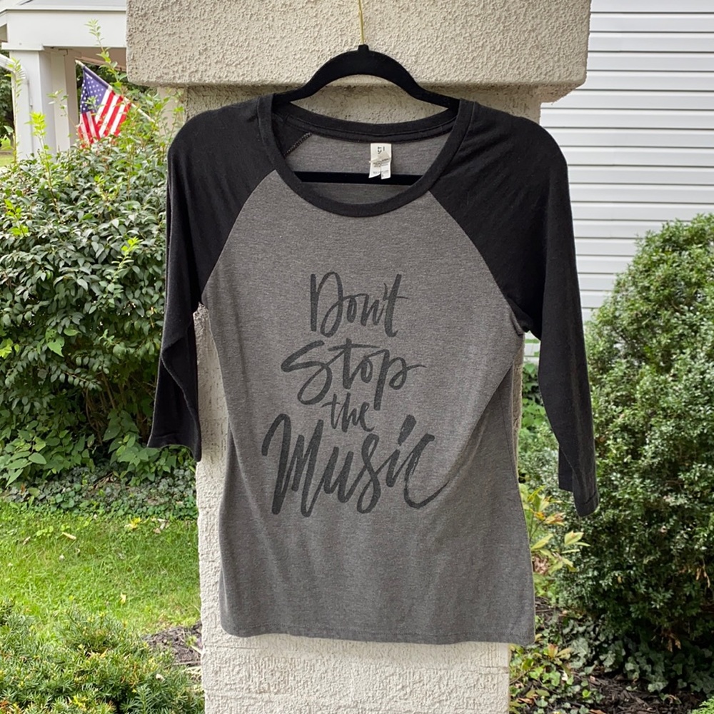District Made “Don't Stop the Music” graphic tee size XS